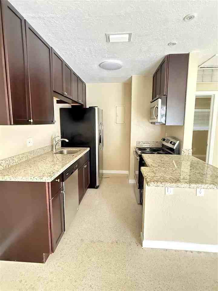 835 Ne 18th Ct - Photo 4 of 7