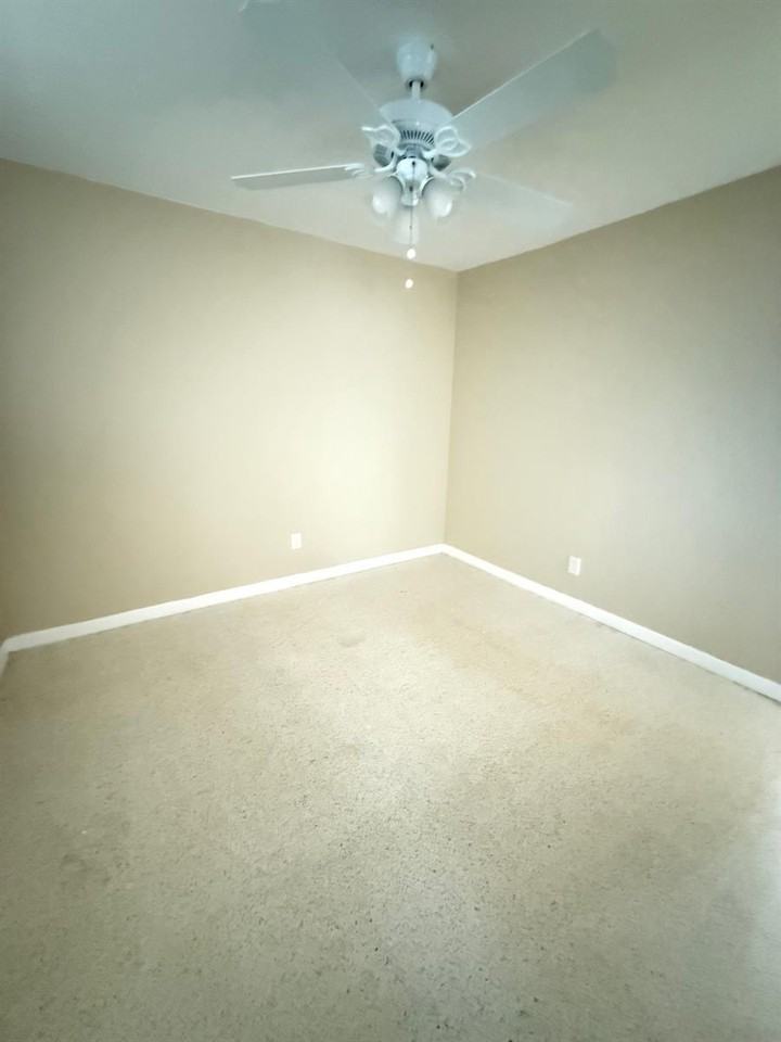 835 Ne 18th Ct - Photo 6 of 7