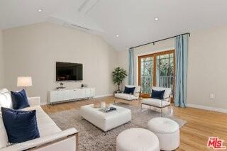 652 Kensington Rd #B - Photo 3 of 8