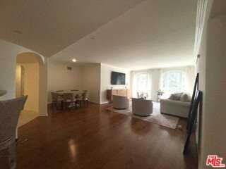 1000 Granville Ave #105 - Photo 2 of 8