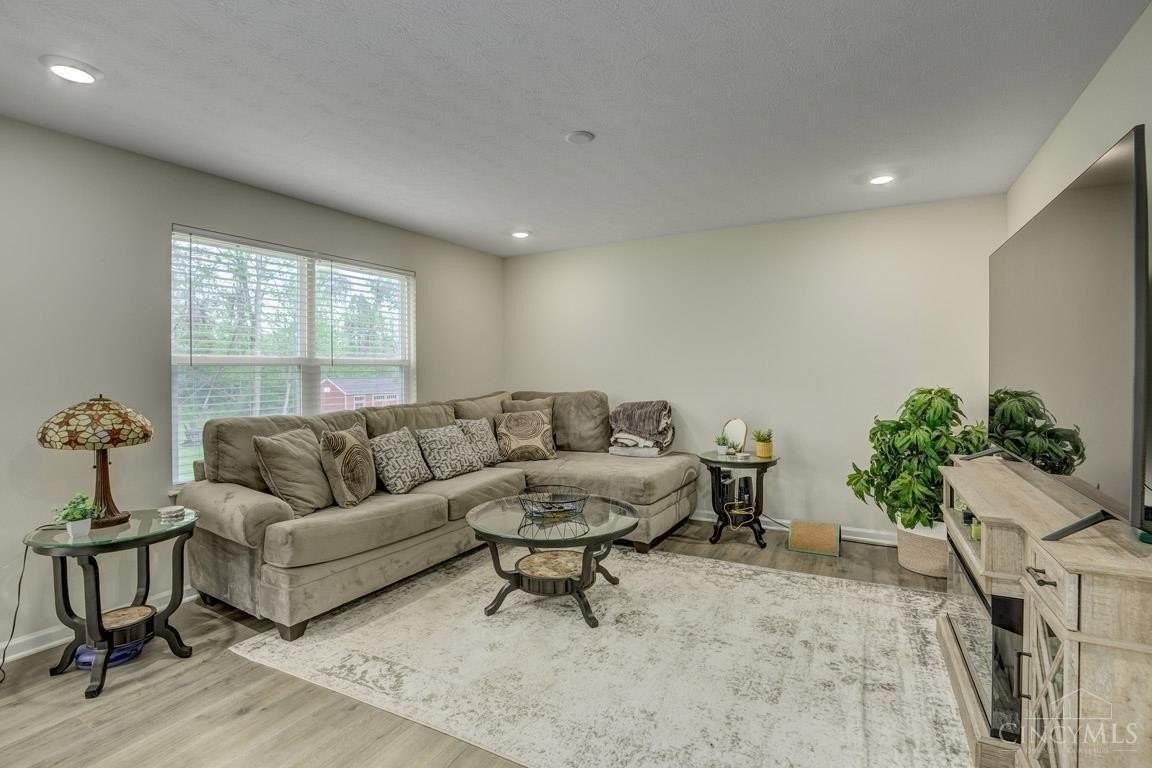 111 River Heights Dr - Photo 4 of 21