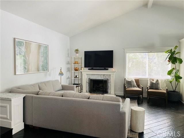 21901 Summer Cir - Photo 4 of 8