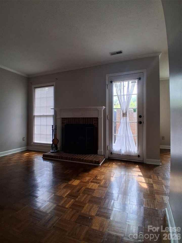 500 N Poplar St #C - Photo 4 of 27