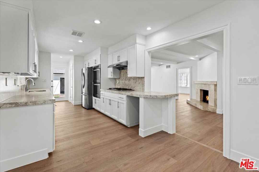 12423 Martha St - Photo 2 of 8