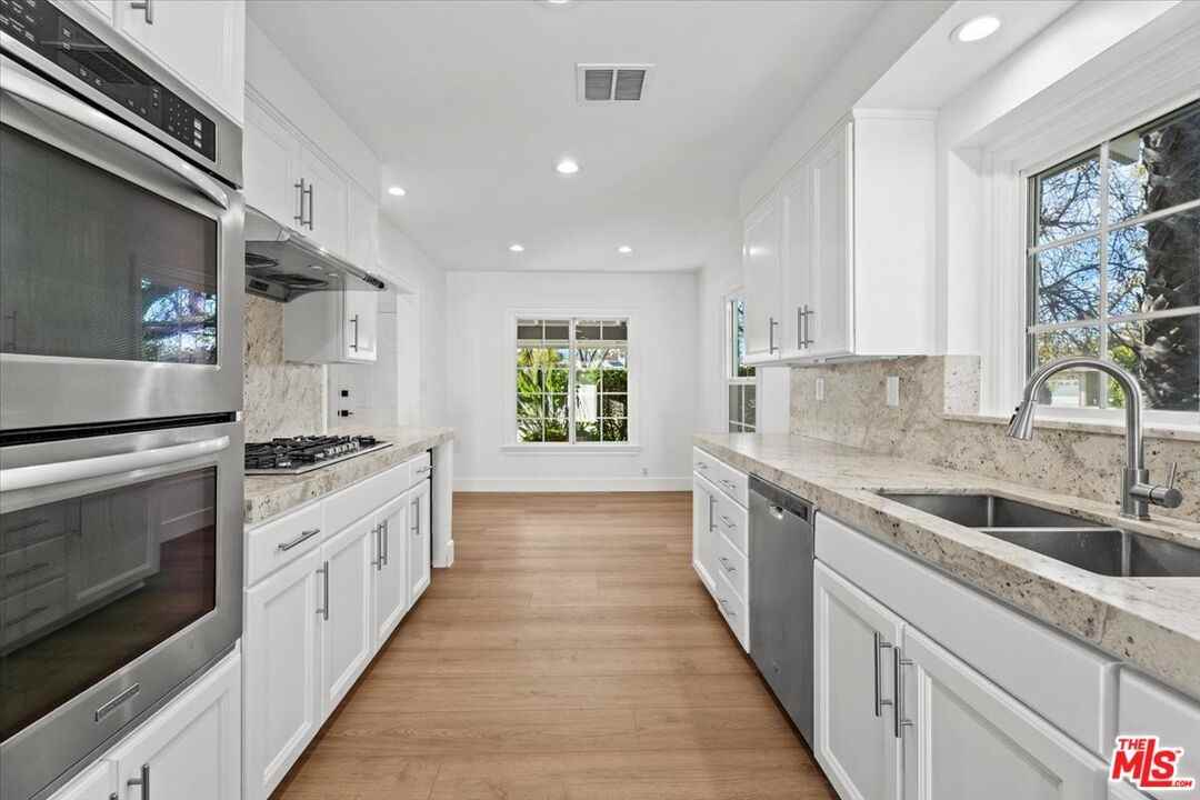 12423 Martha St - Photo 4 of 8