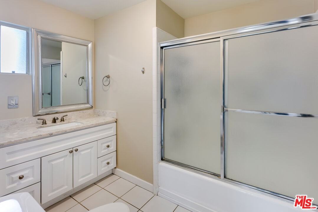 13429 Cantara St - Photo 3 of 8