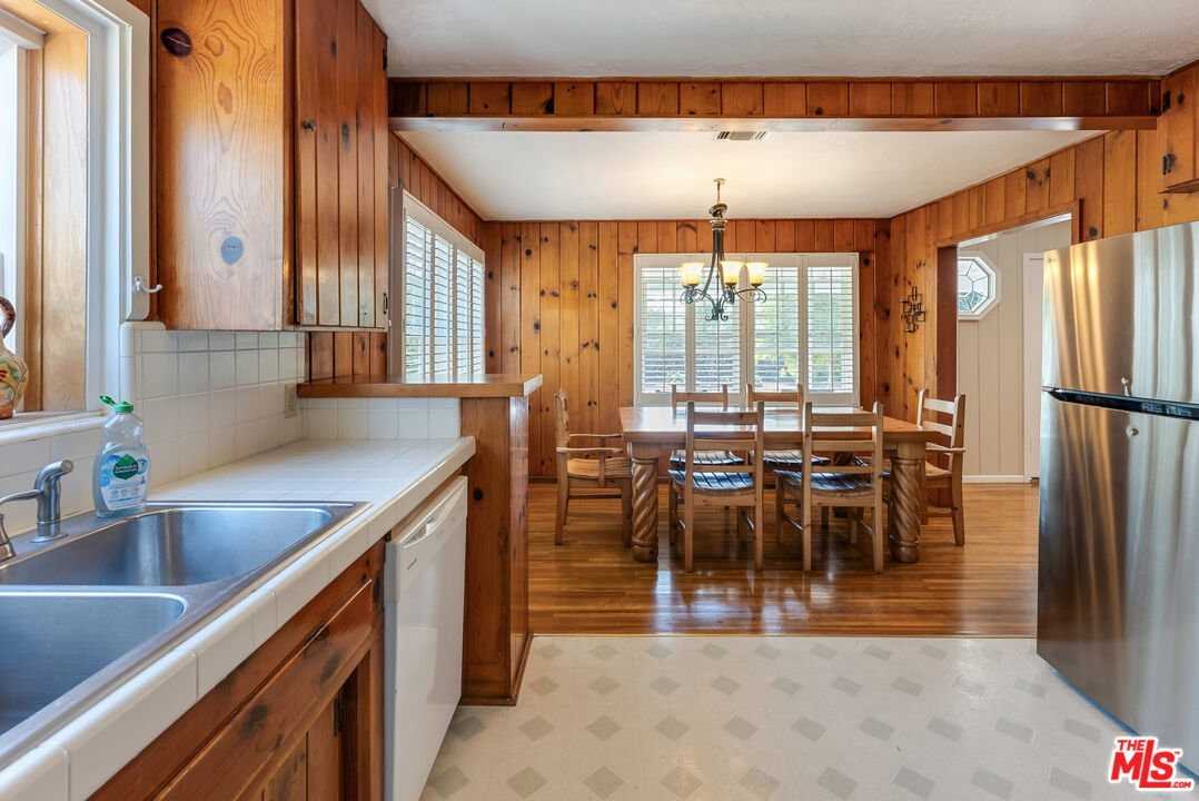 13429 Cantara St - Photo 4 of 8