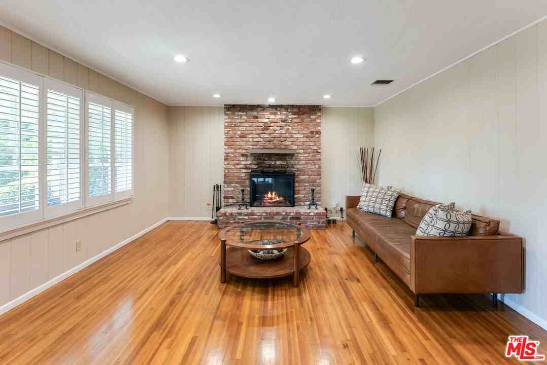 13429 Cantara St - Photo 7 of 8