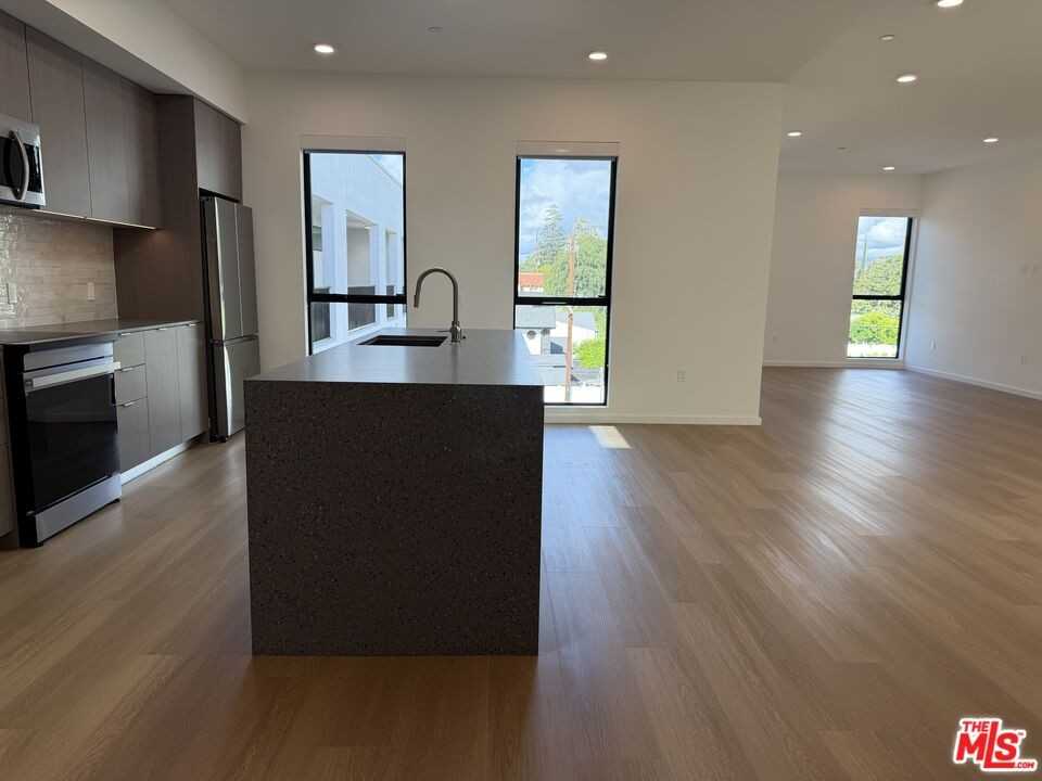 5119 Colfax Ave #301 - Photo 6 of 8