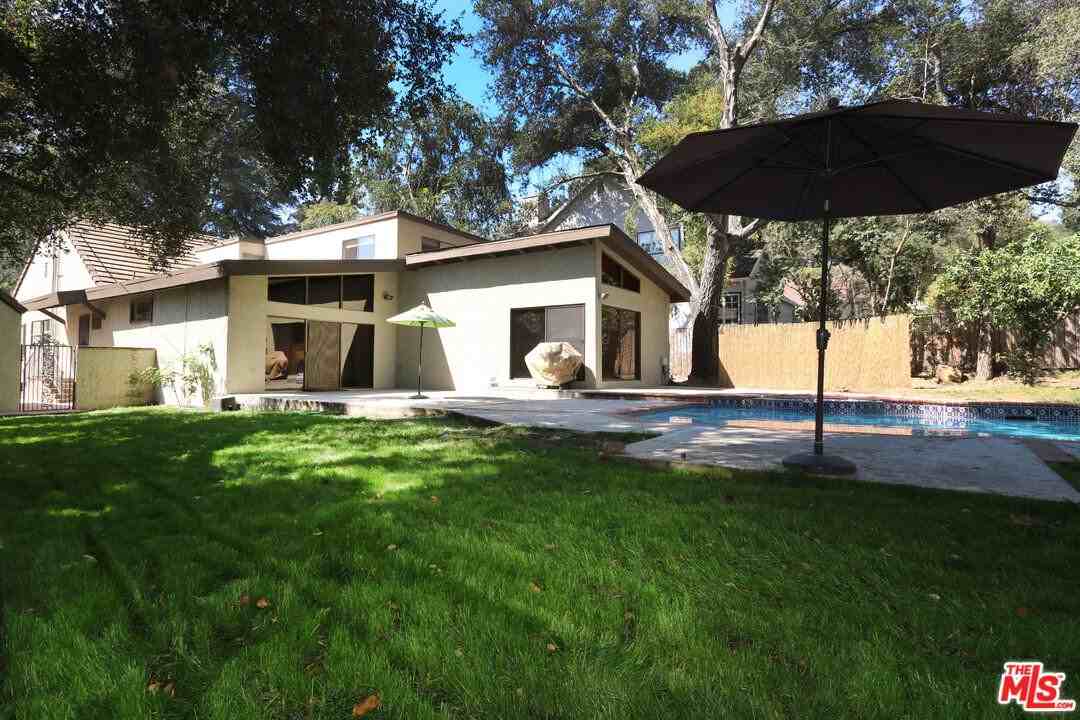 1609 Capistrano Ave - Photo 3 of 4