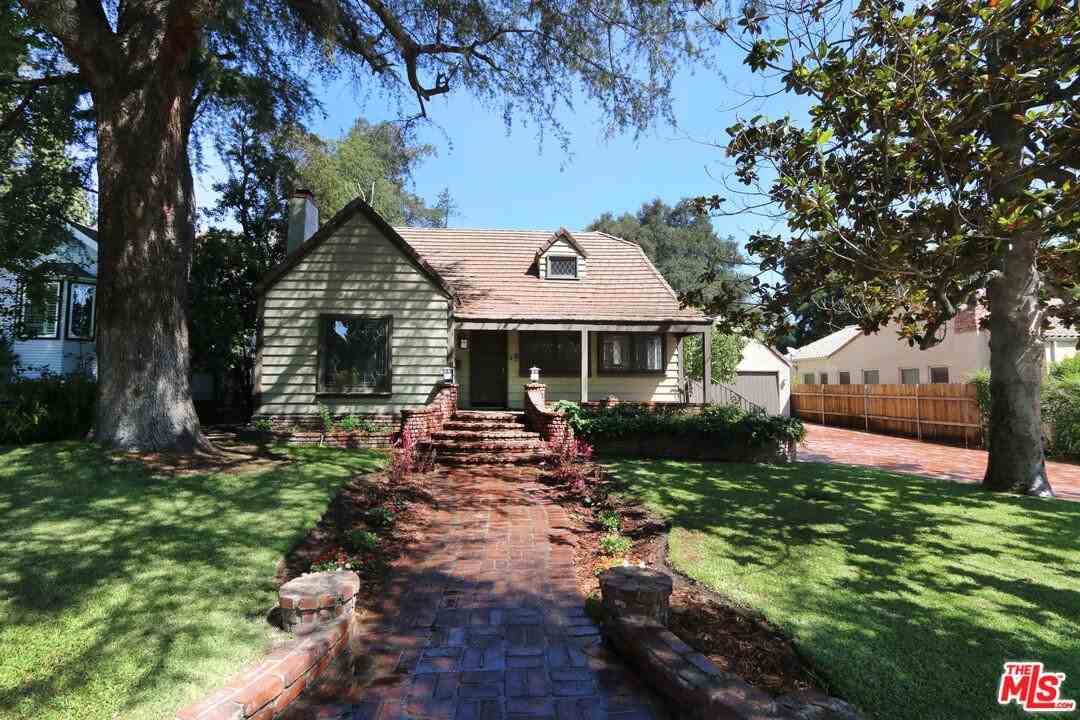 1609 Capistrano Ave - Photo 4 of 4