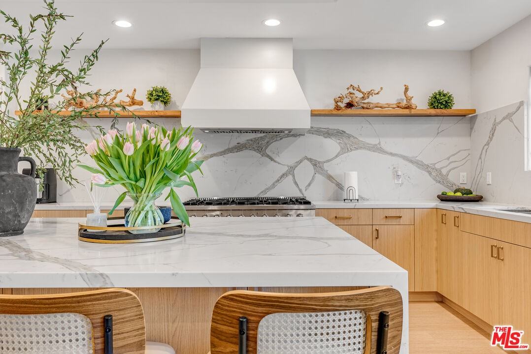 367 S Oak Ave - Photo 5 of 8