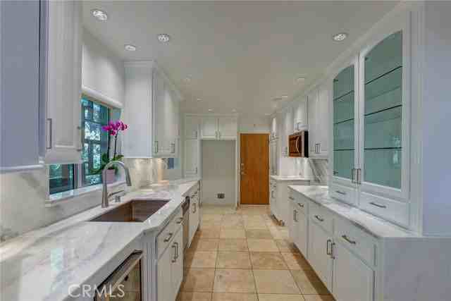 2740 Hutton Dr - Photo 4 of 8