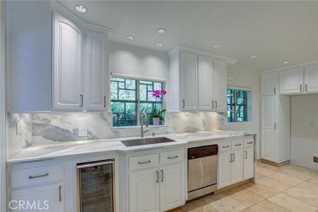 2740 Hutton Dr - Photo 5 of 8