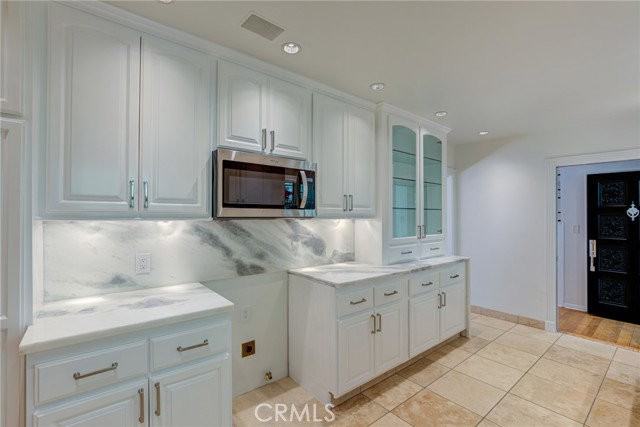 2740 Hutton Dr - Photo 6 of 8