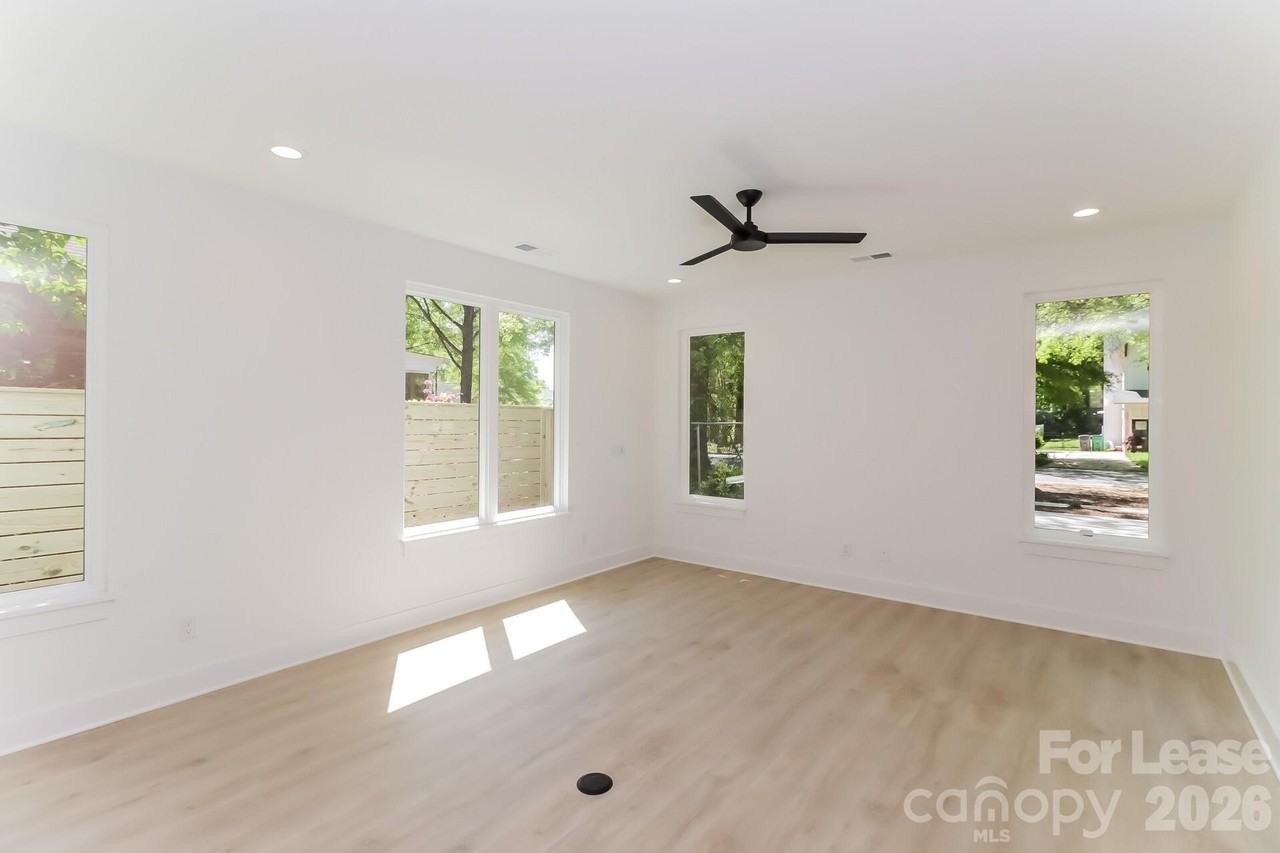 422 Sylvania Ave #A - Photo 4 of 19
