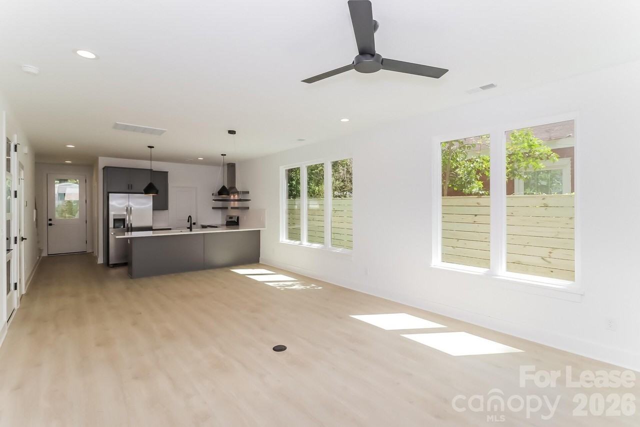 422 Sylvania Ave #A - Photo 5 of 19