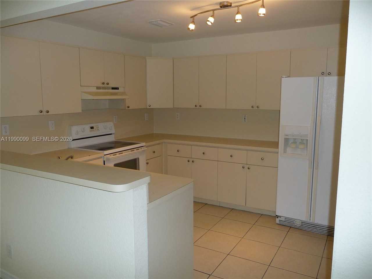 841 Northwest 10th Street - Photo 6 of 10