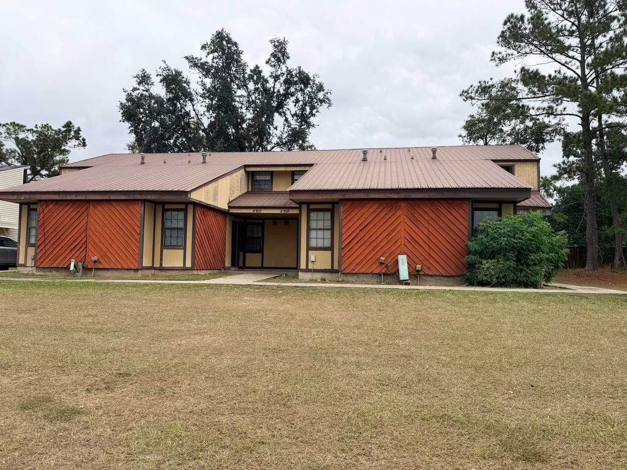 2709 Sheridan Pl - Photo 2 of 16