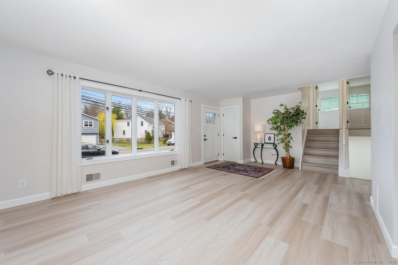 14 Amherst Rd - Photo 3 of 32