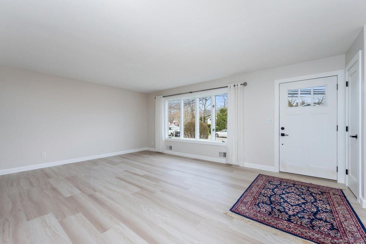 14 Amherst Rd - Photo 4 of 32