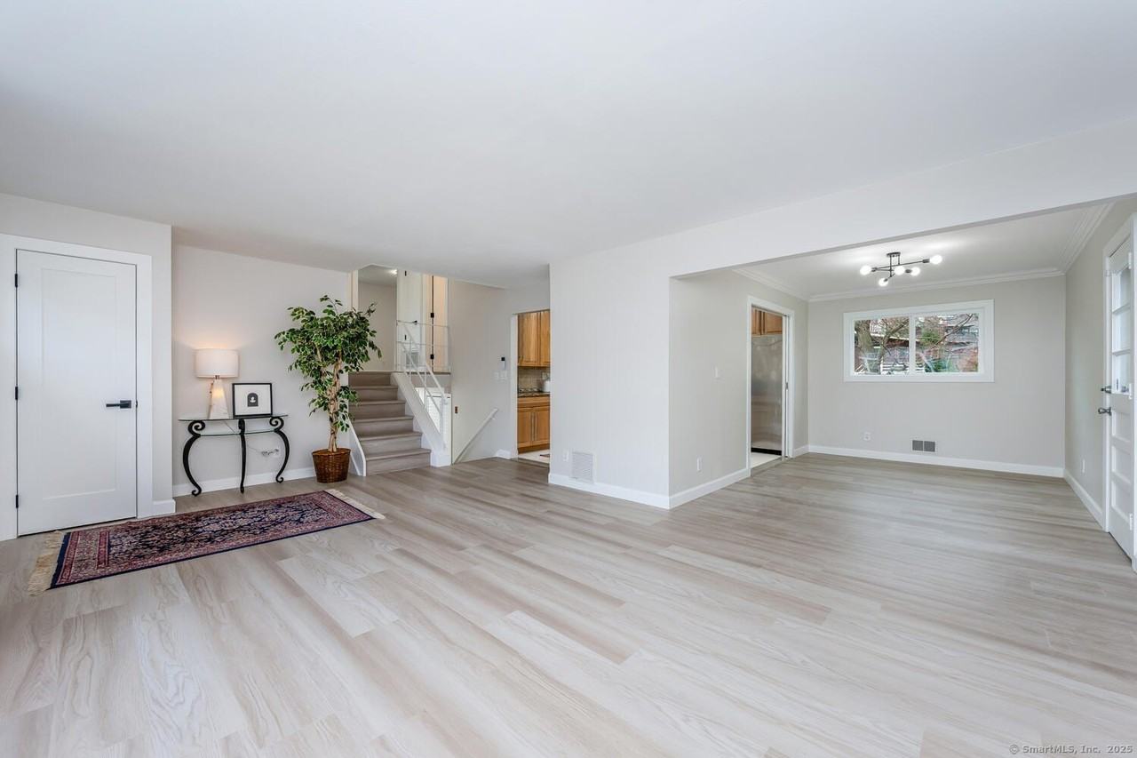 14 Amherst Rd - Photo 5 of 32