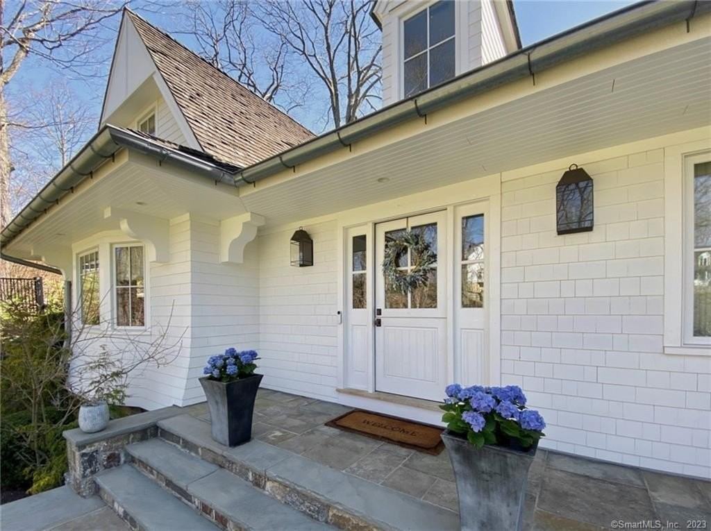 7 Whaling Rd - Photo 2 of 34