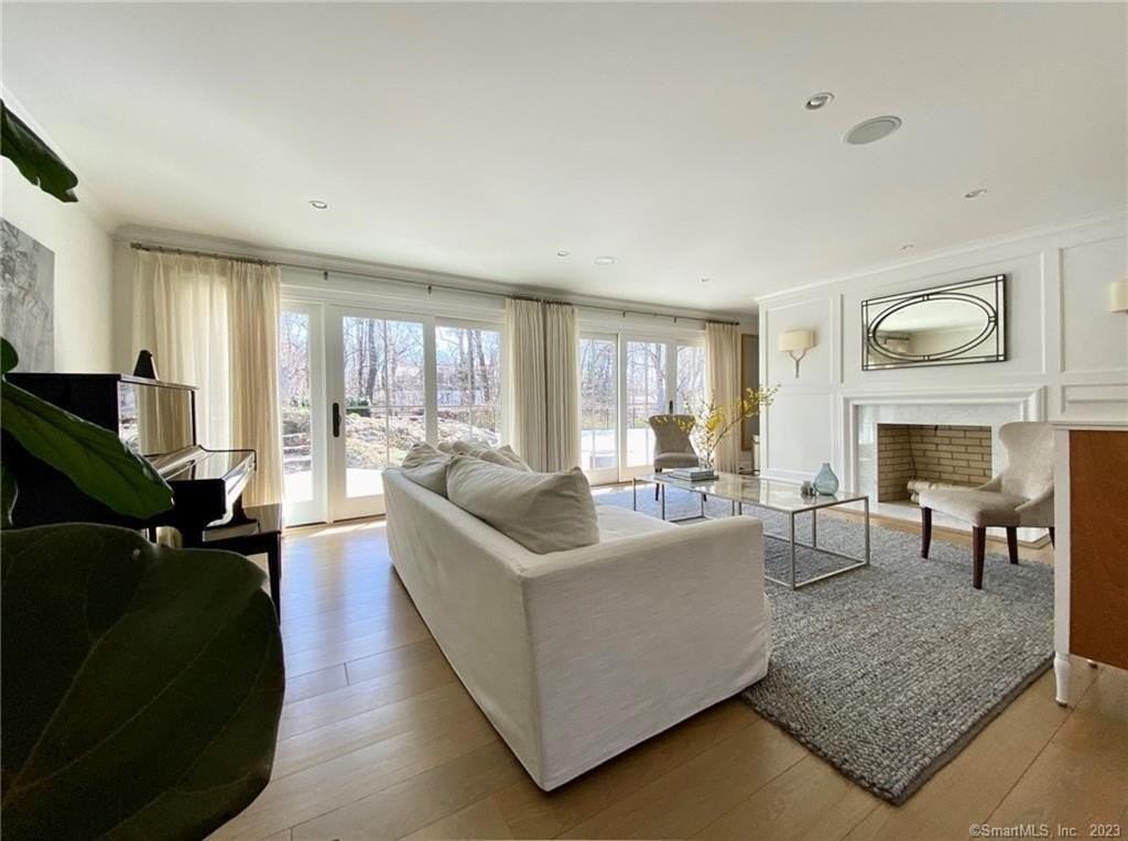 7 Whaling Rd - Photo 3 of 34