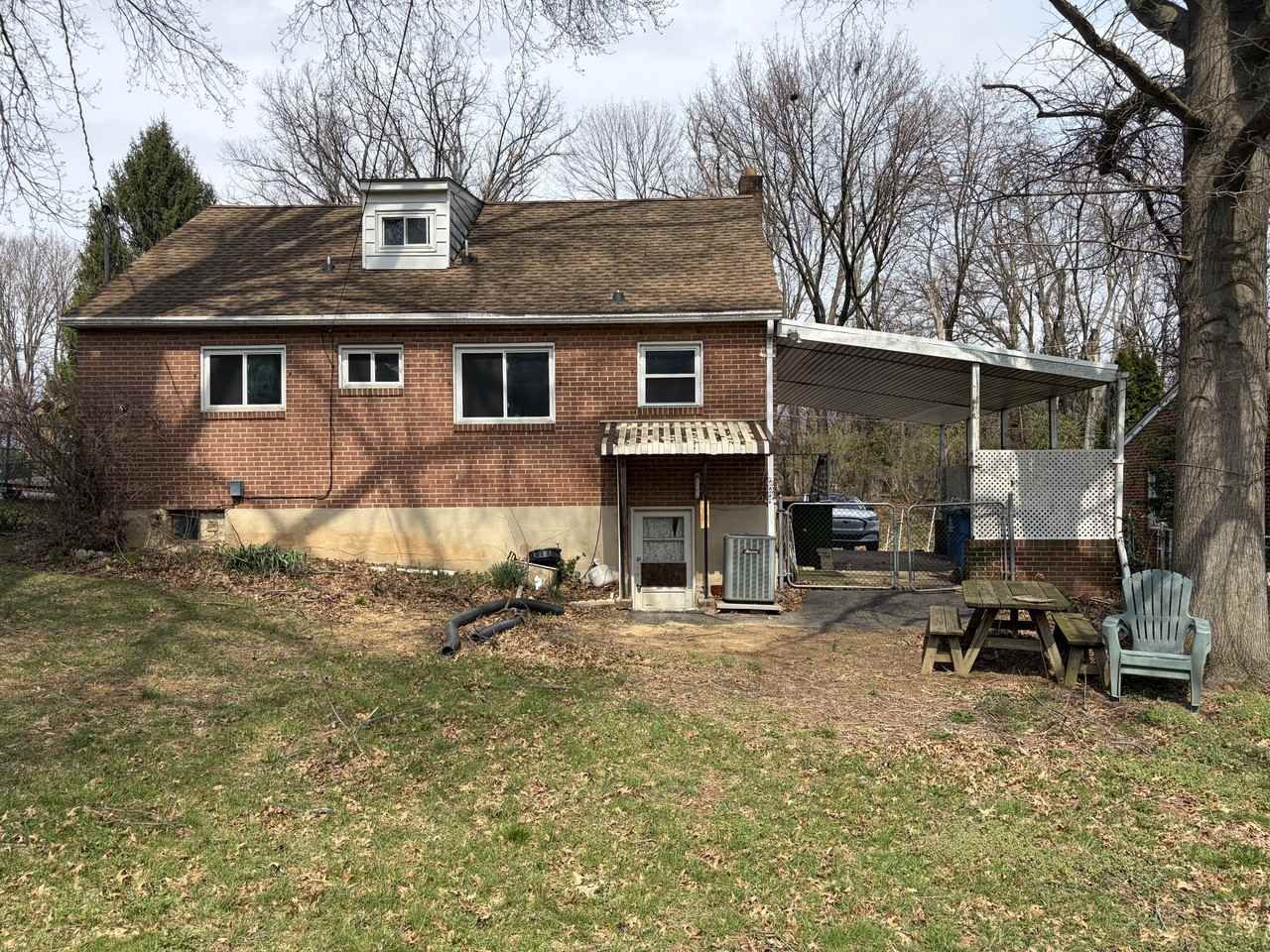 741 York St #1 - Photo 3 of 9