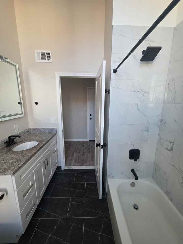 3016 E Thompson St - Photo 3 of 7