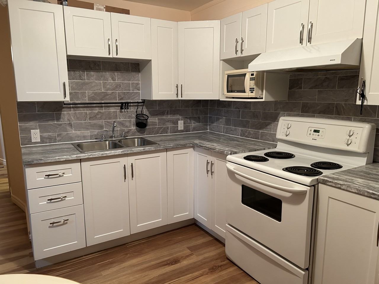 Rue Ontario Est & Rue Florian #2122 - Photo 7 of 15