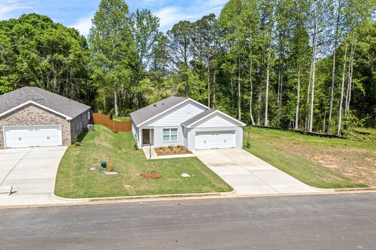 1141 Douglas St - Photo 2 of 23