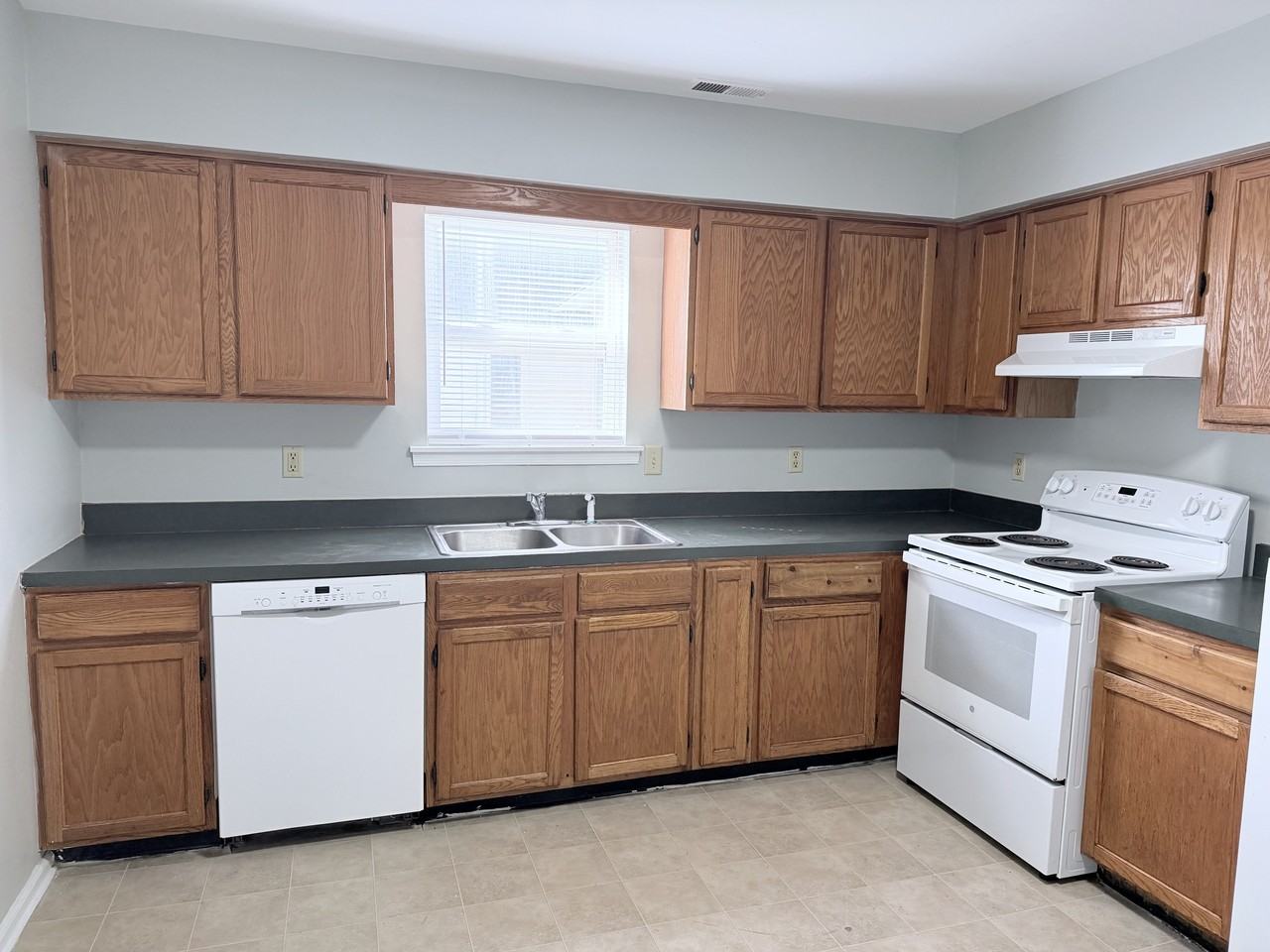 411 Dover St #1 - Photo 3 of 11