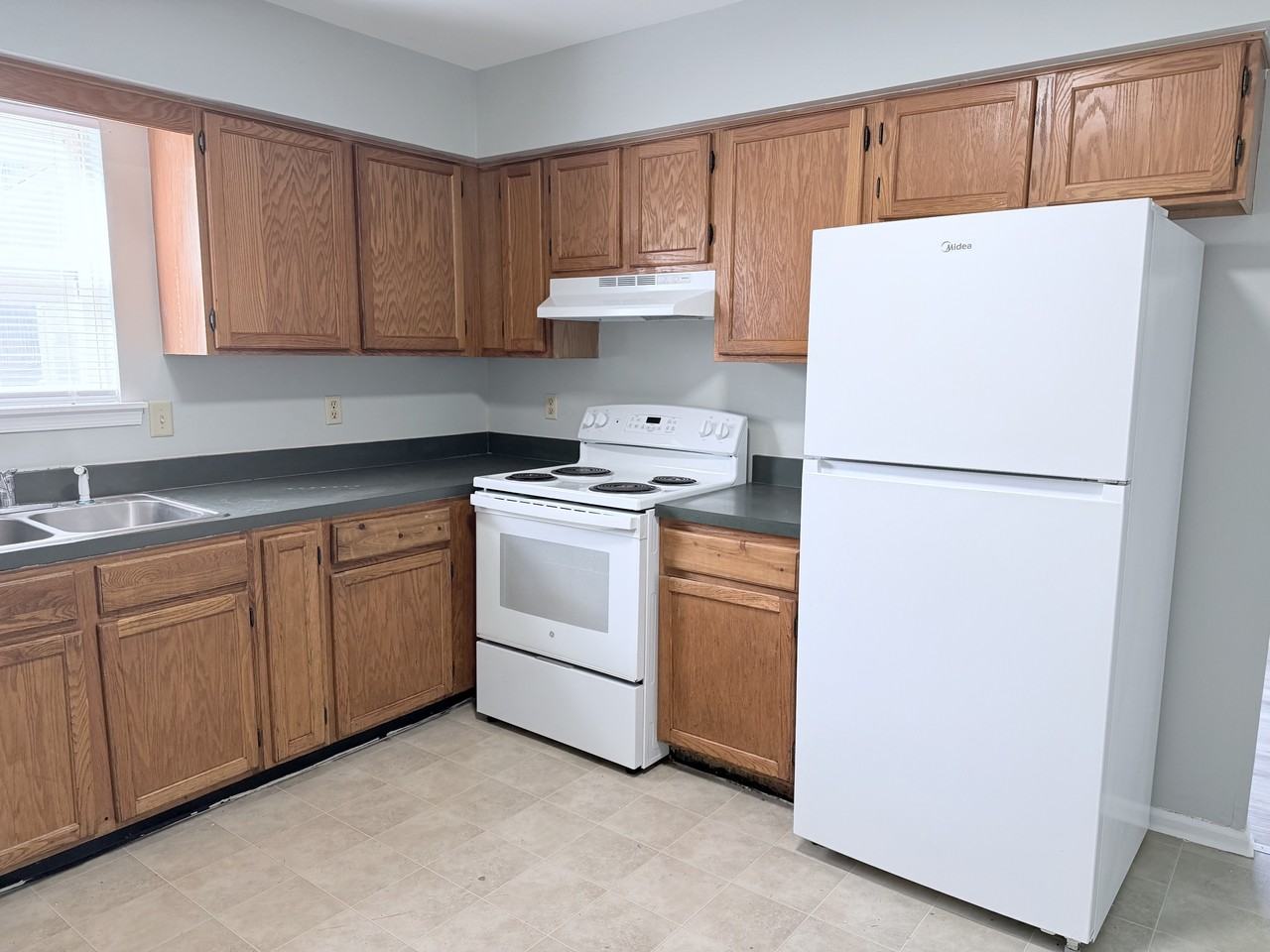 411 Dover St #1 - Photo 4 of 11