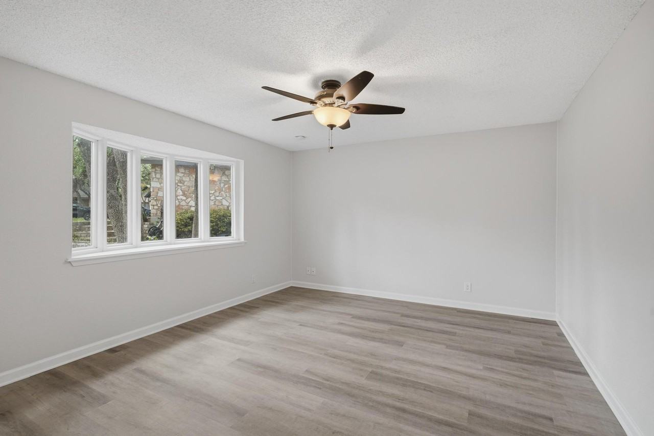 1906 Hillingway St #1 - Photo 5 of 34