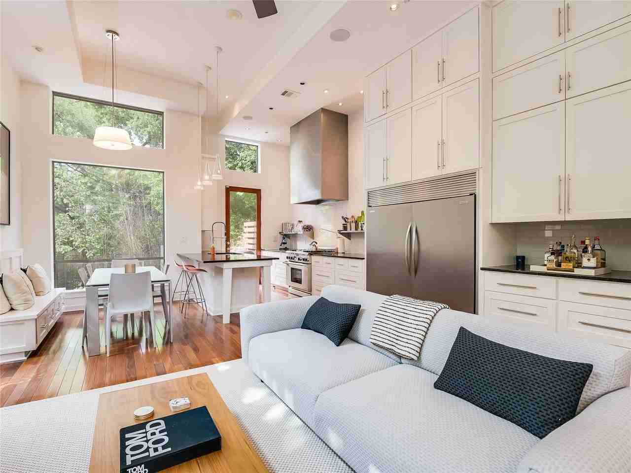 1621 W 12th St - Photo 4 of 10