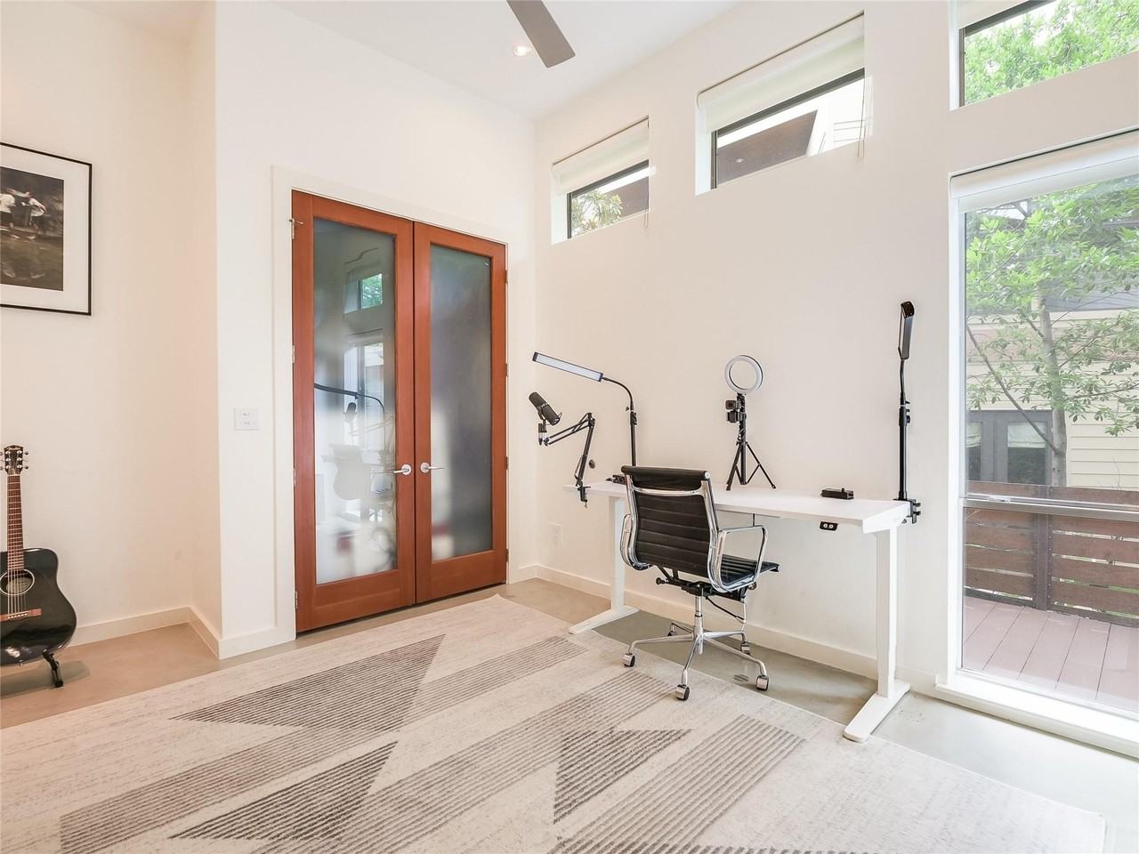 1621 W 12th St - Photo 7 of 10