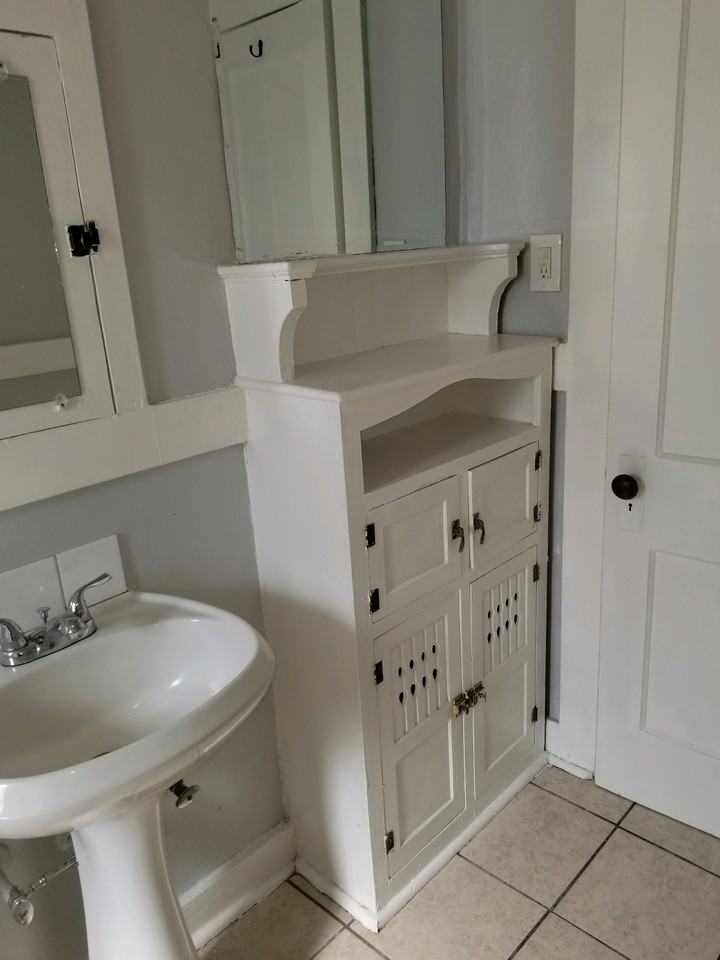 323 11th St Nw #1 - Photo 4 of 6