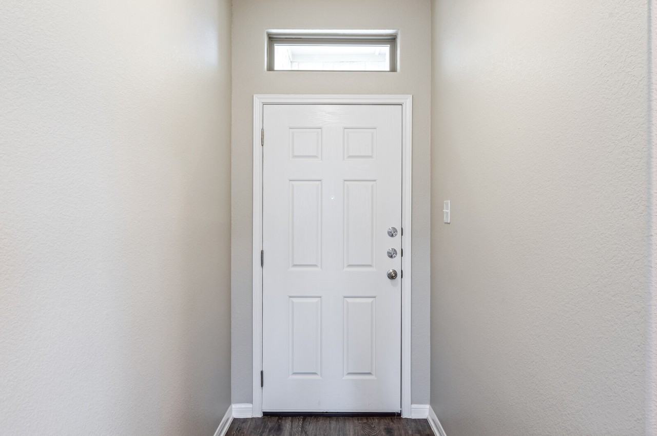 1204 Grand Oak Trl - Photo 4 of 25