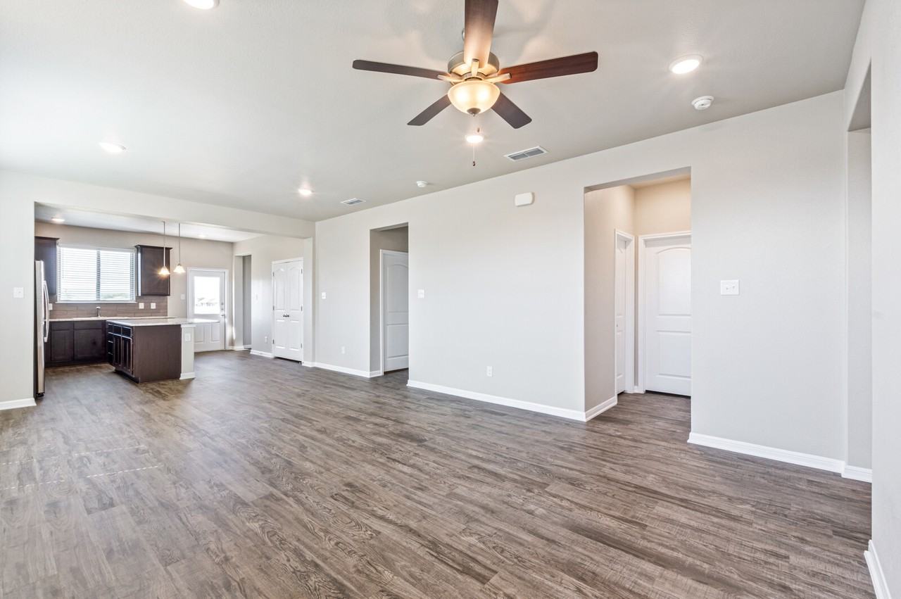 1204 Grand Oak Trl - Photo 6 of 25