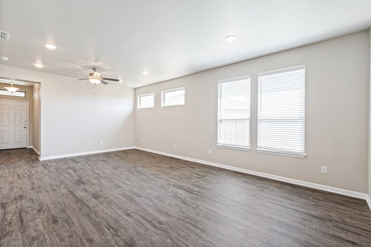 1204 Grand Oak Trl - Photo 7 of 25