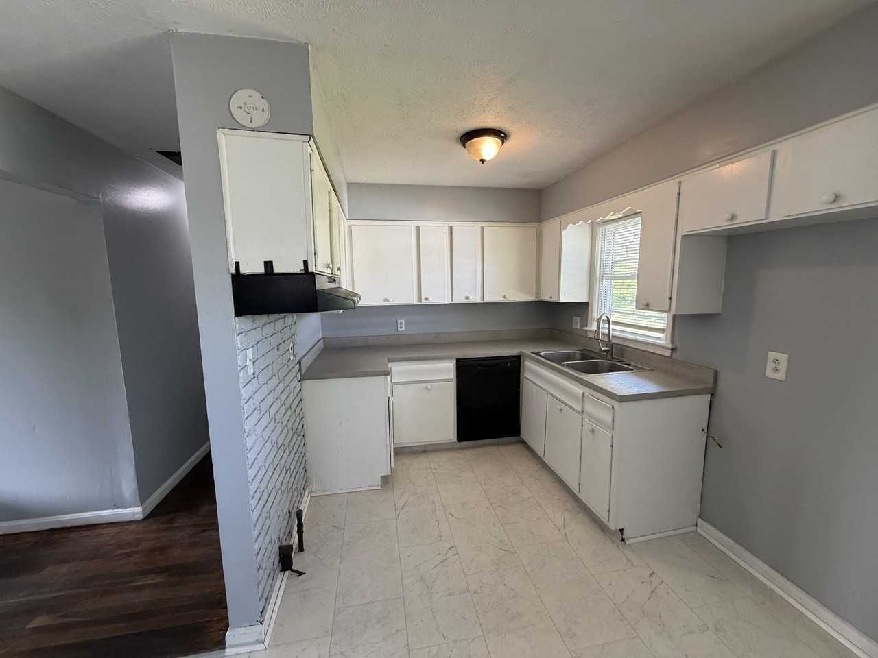 4406 Clarene Dr - Photo 5 of 9