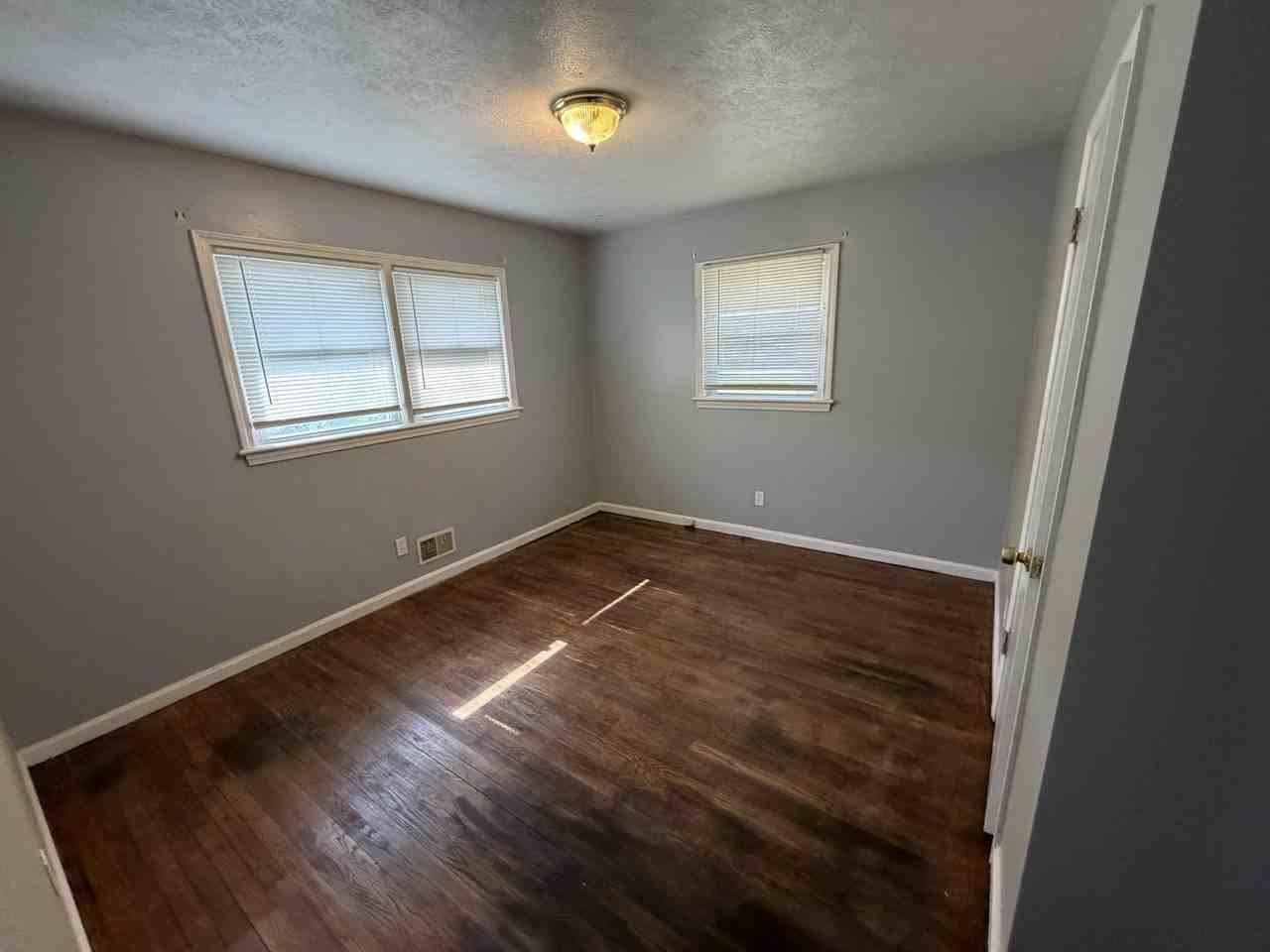 4406 Clarene Dr - Photo 7 of 9