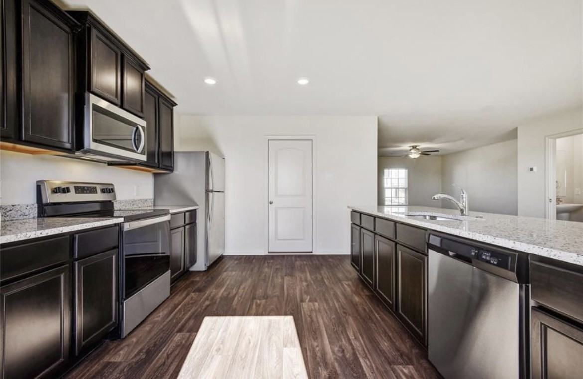 313 Riverdale Dr - Photo 3 of 3