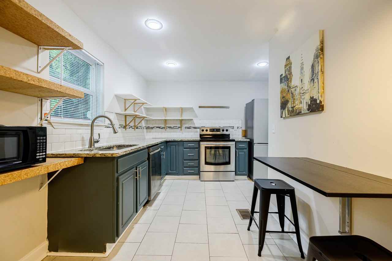 1048 Garibaldi St Sw - Photo 6 of 10