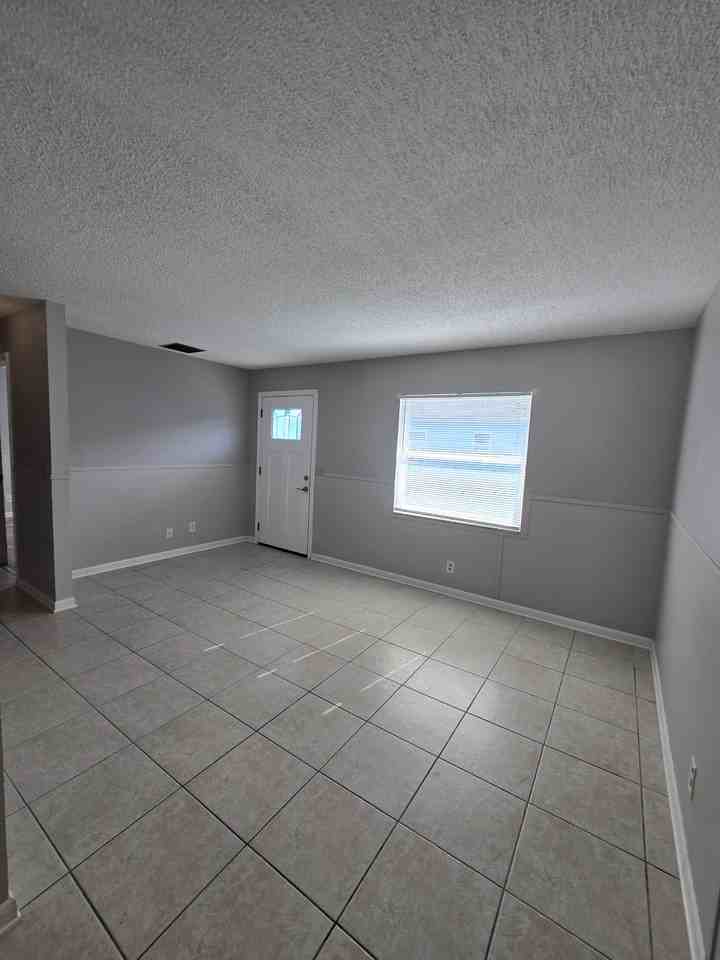 773 Ne 9th St #B - Photo 2 of 15