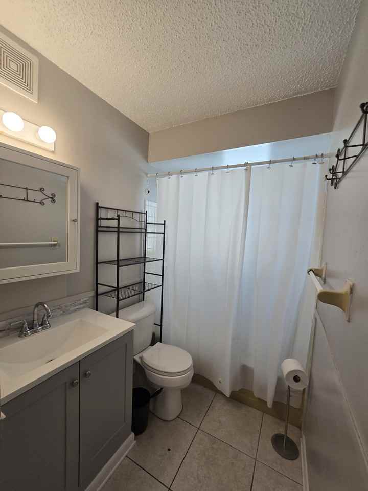 773 Ne 9th St #B - Photo 7 of 15