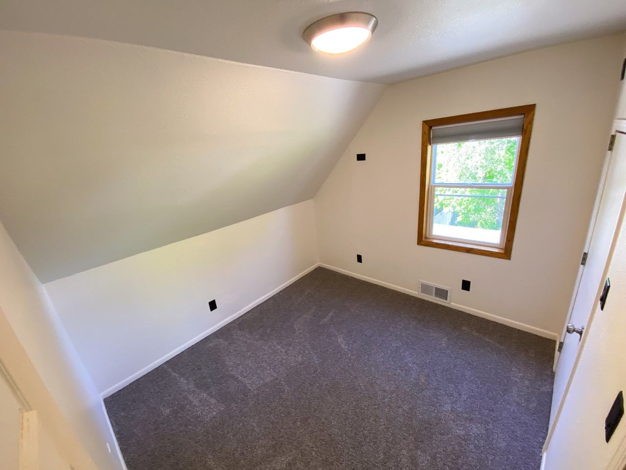 1020 2nd Ave N - Photo 4 of 20