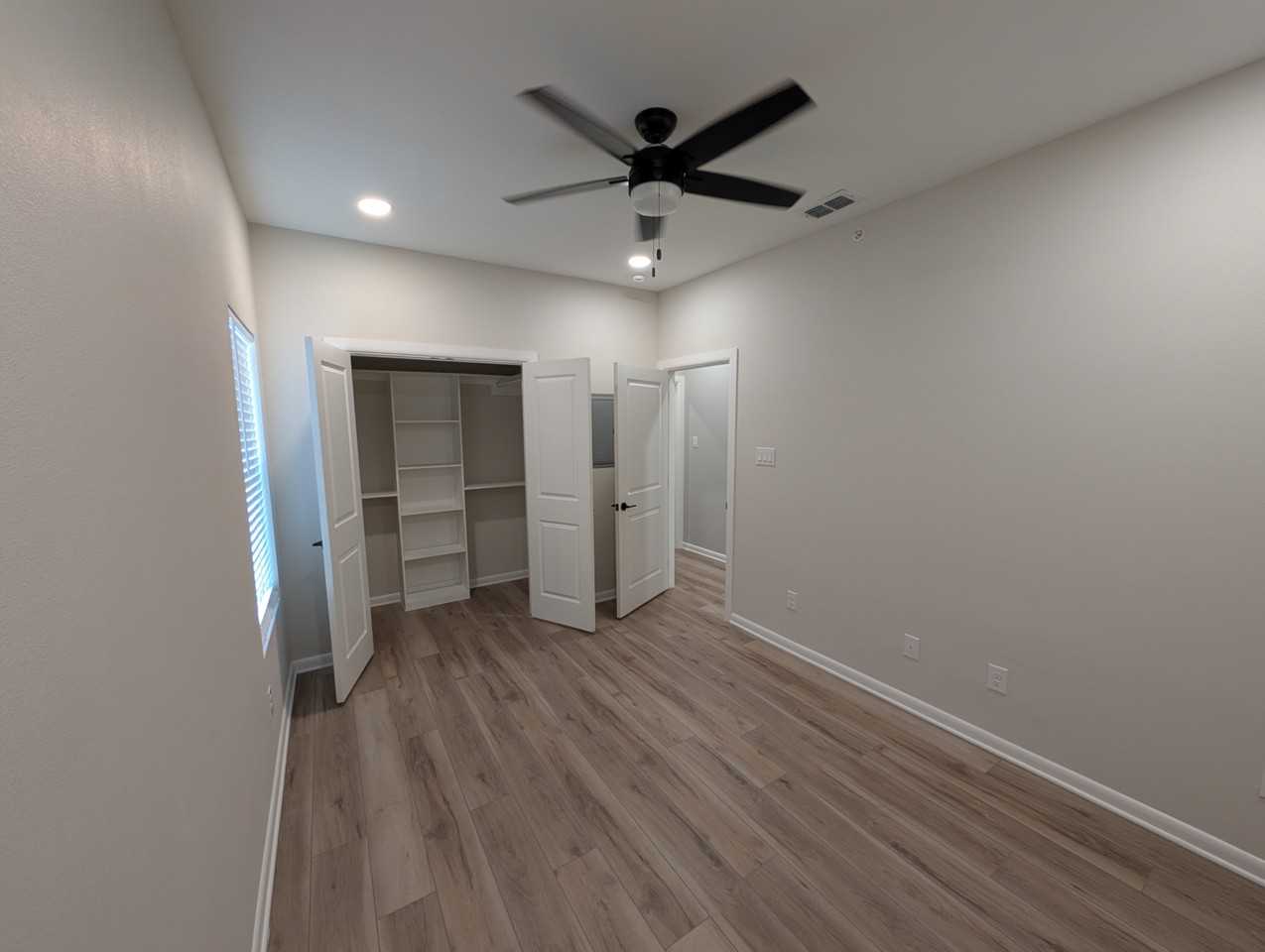 913 E Jefferson St #D - Photo 2 of 11