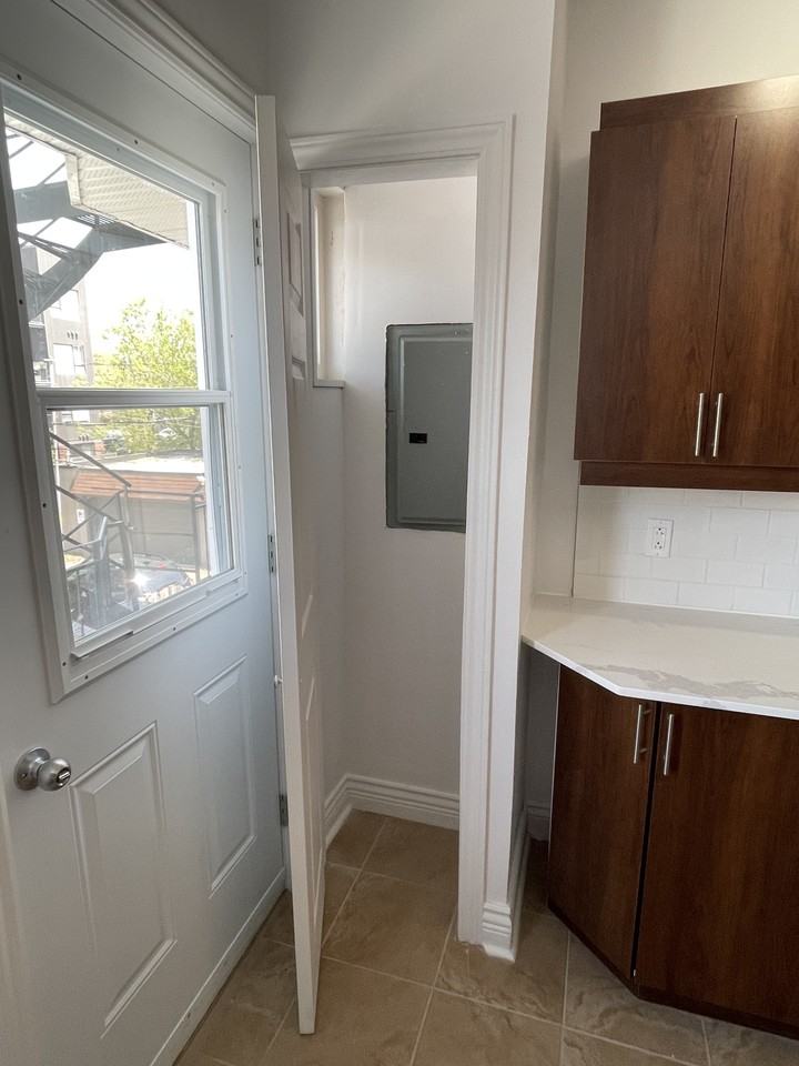 2285 Boulevard Pie-IX - Photo 7 of 19